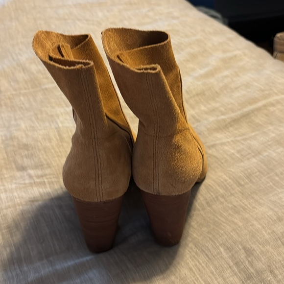 Vince Camuto western boot! Great condition - Picture 5 of 5